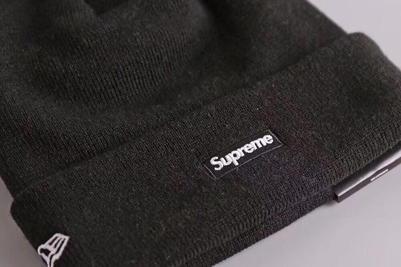 SUPREME New Era Beanie